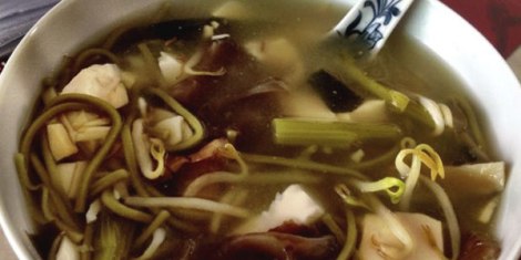 Japanese-style-ramen-soup-wiht-tofu-and-soba-noddlesL